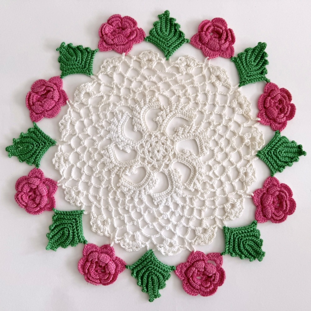 Vintage Irish Rose Doily - Round VTG Crocheted Leaves & Roses - Pink Green White